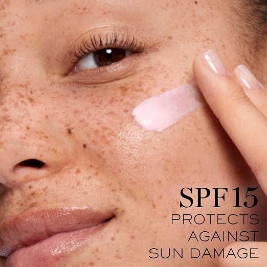 Lancôme Rénergie Lift Multi-Action SPF 15 – Firming Face & Neck Moisturizer additional product image 4 for details and texture